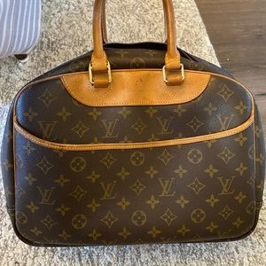 Louis Vuitton Deauville Monogram Boston Bag